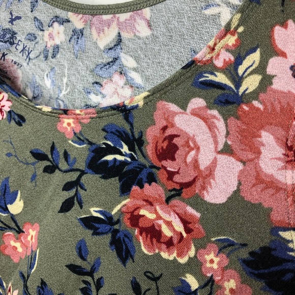 Floral Crop Top - Picture 3 of 3